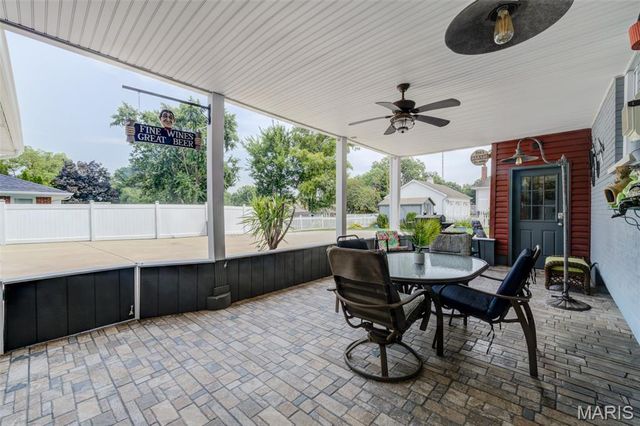 910 N Saint Jacques Street, Florissant, MO 63031