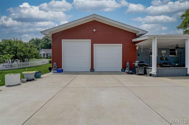 910 N Saint Jacques Street, Florissant, MO 63031