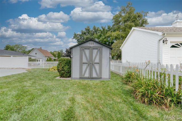 910 N Saint Jacques Street, Florissant, MO 63031