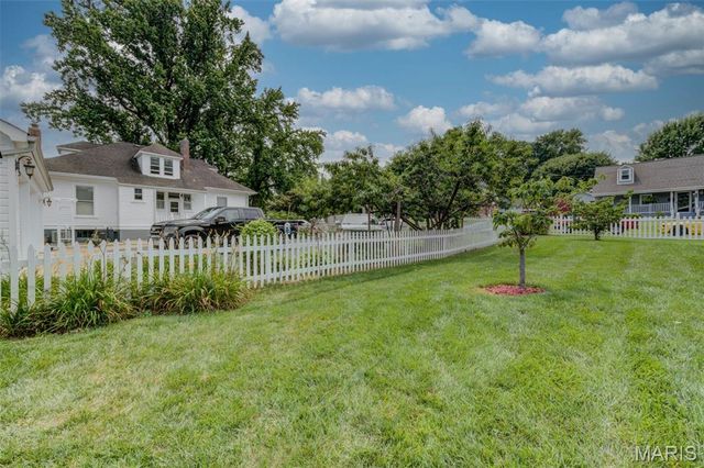 910 N Saint Jacques Street, Florissant, MO 63031