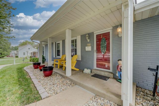 910 N Saint Jacques Street, Florissant, MO 63031