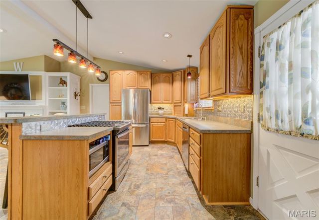 910 N Saint Jacques Street, Florissant, MO 63031