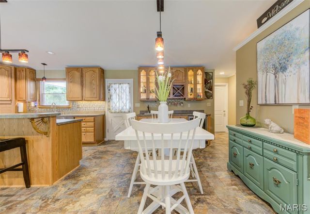 910 N Saint Jacques Street, Florissant, MO 63031