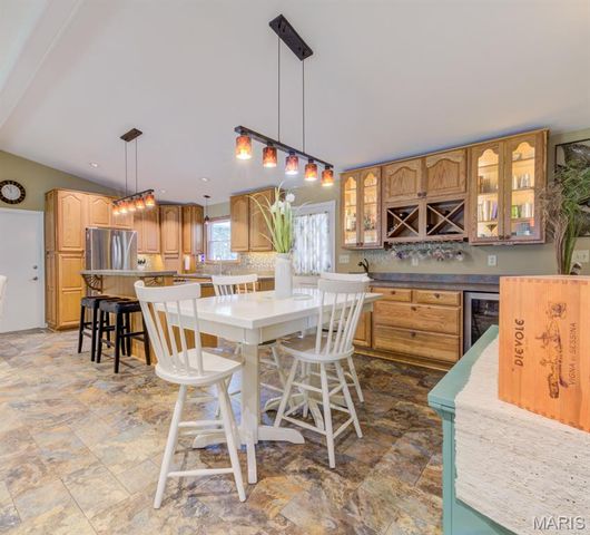 910 N Saint Jacques Street, Florissant, MO 63031