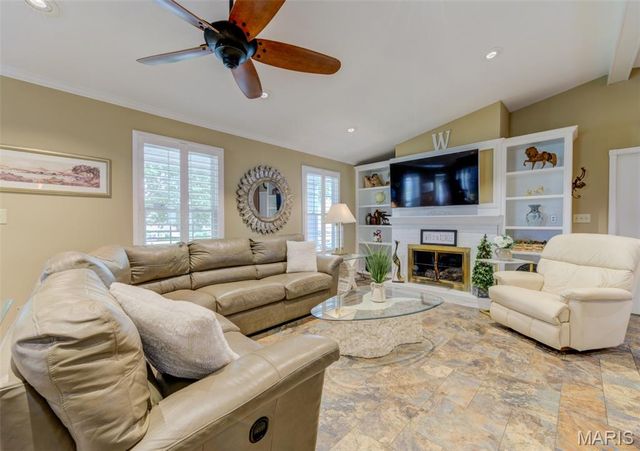 910 N Saint Jacques Street, Florissant, MO 63031