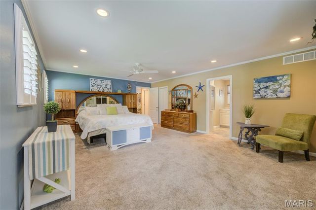 910 N Saint Jacques Street, Florissant, MO 63031