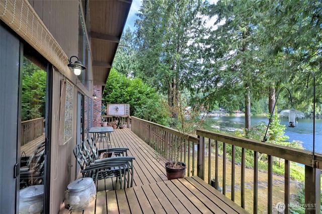 910 E St Andrews Drive, Shelton, WA 98584
