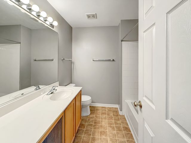 3078 Falling Waters Lane 3078, Lindenhurst, IL 60046