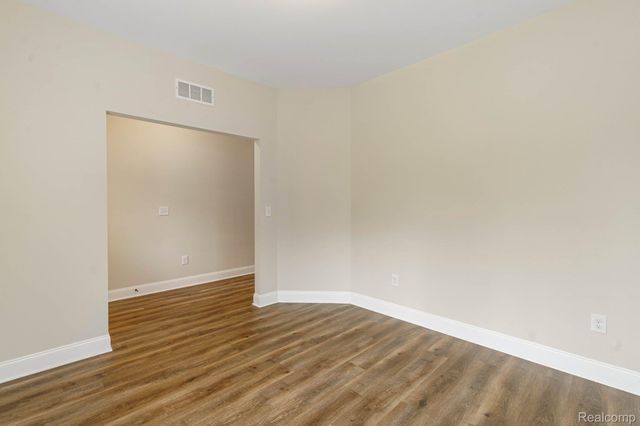 23013 Helen, Southfield, MI 48033