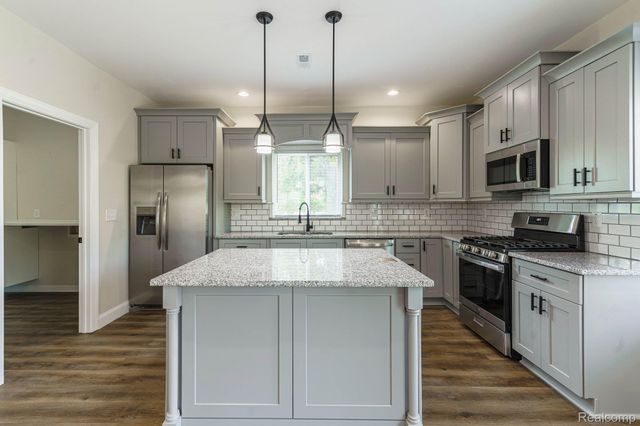 23013 Helen, Southfield, MI 48033