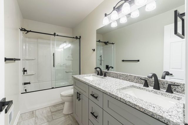 23013 Helen, Southfield, MI 48033