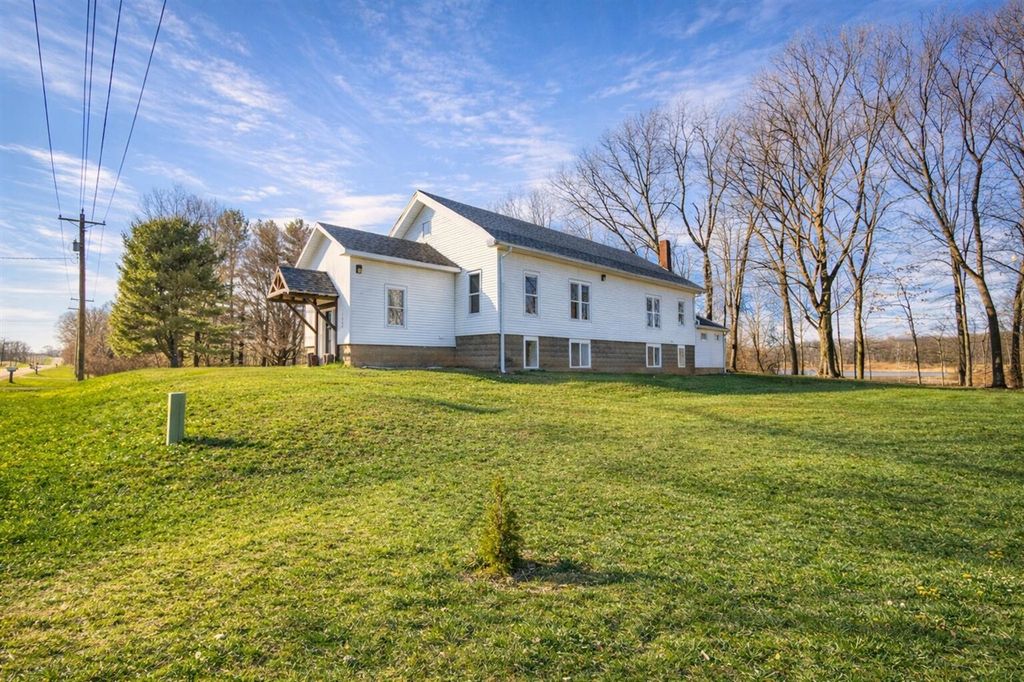 13060 Broadway Road, Three Rivers, MI 49093