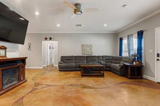 465 Frostdale Drive, Elm Mott, TX 76640