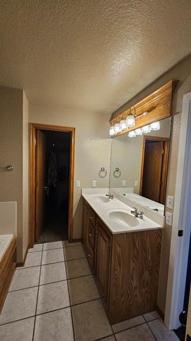 413 W Pines Way, Mustang, OK 73064