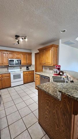 413 W Pines Way, Mustang, OK 73064