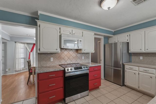 817 N Platt Circle, Moore, OK 73170
