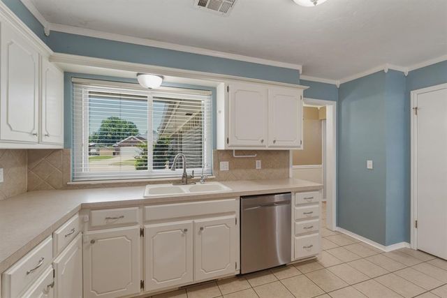 817 N Platt Circle, Moore, OK 73170