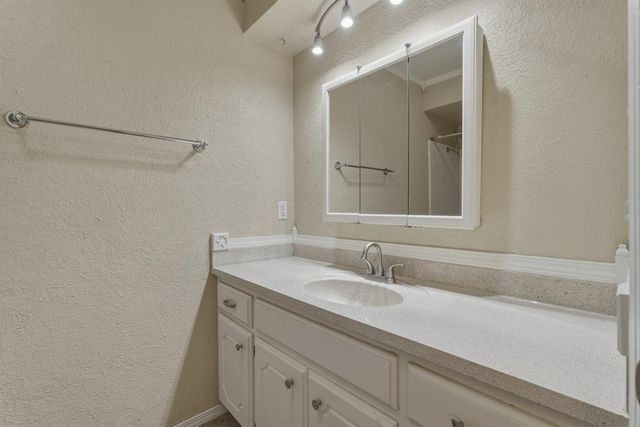 817 N Platt Circle, Moore, OK 73170