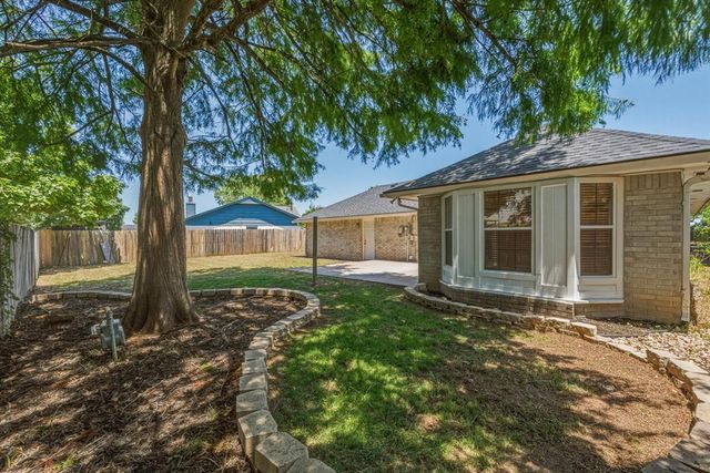 817 N Platt Circle, Moore, OK 73170