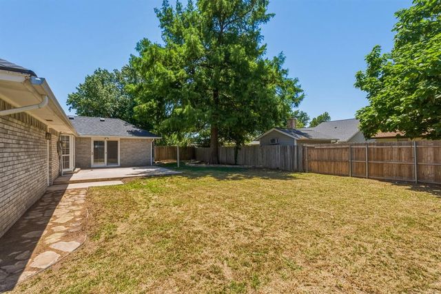 817 N Platt Circle, Moore, OK 73170