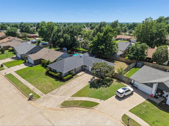817 N Platt Circle, Moore, OK 73170
