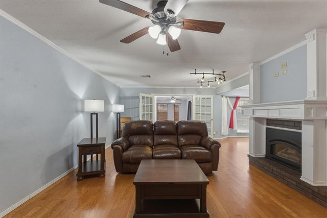 817 N Platt Circle, Moore, OK 73170