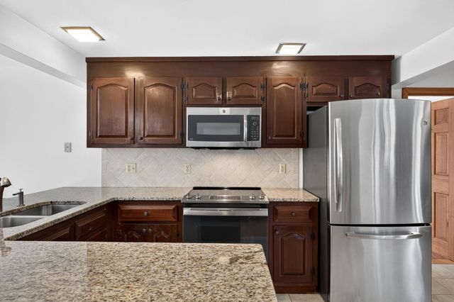 3 Hinckley Road, Harwich, MA 02645