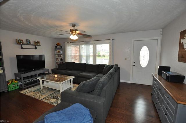 2404 Meiggs RD, Chesapeake, VA 23323