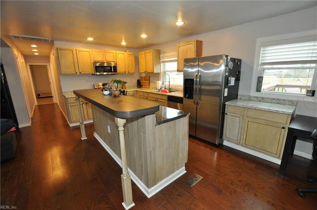 2404 Meiggs RD, Chesapeake, VA 23323