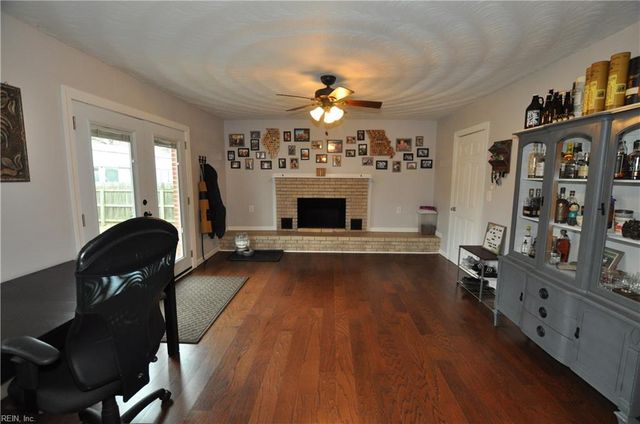 2404 Meiggs RD, Chesapeake, VA 23323