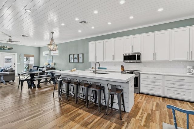 315 S 10th St, Port Aransas, TX 78373