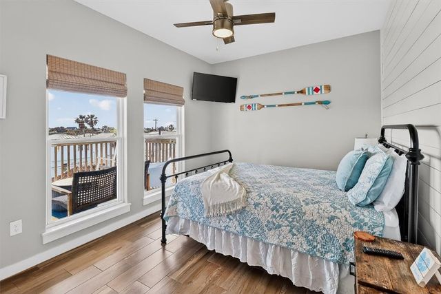 315 S 10th St, Port Aransas, TX 78373