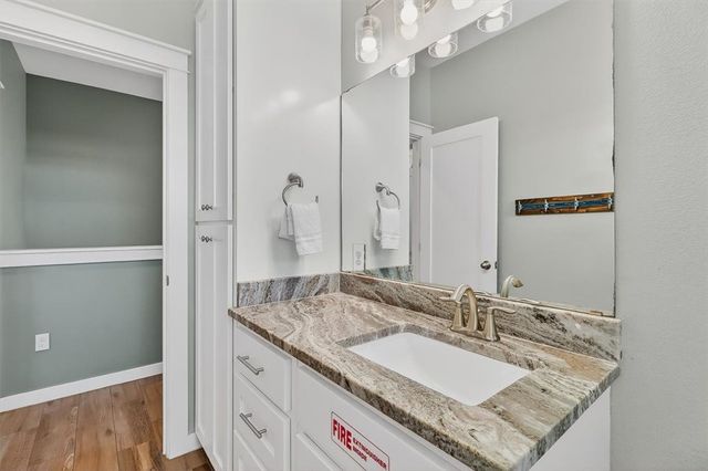 315 S 10th St, Port Aransas, TX 78373