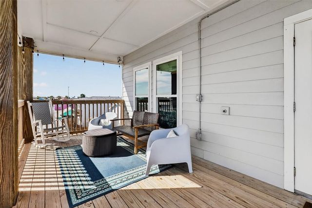 315 S 10th St, Port Aransas, TX 78373