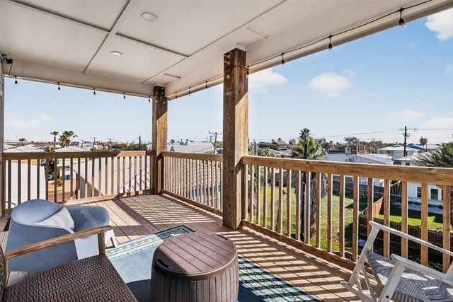 315 S 10th St, Port Aransas, TX 78373