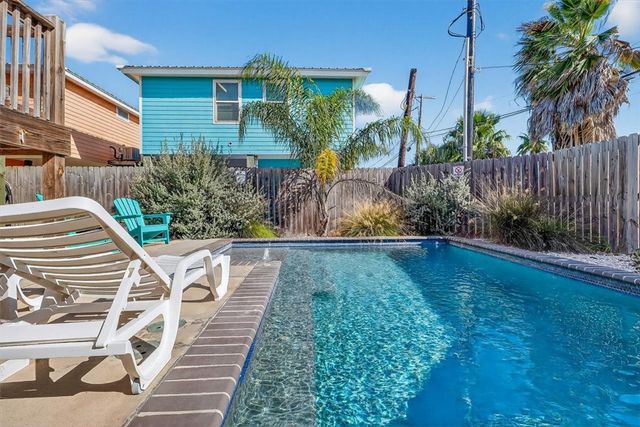 315 S 10th St, Port Aransas, TX 78373