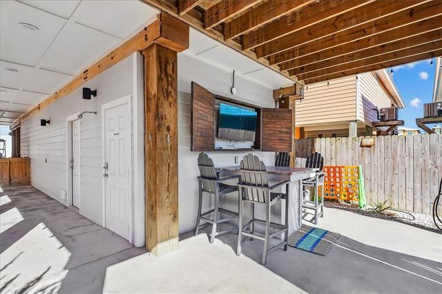 315 S 10th St, Port Aransas, TX 78373