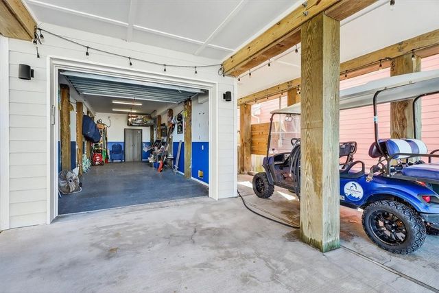 315 S 10th St, Port Aransas, TX 78373