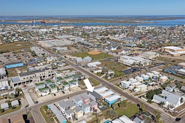 315 S 10th St, Port Aransas, TX 78373