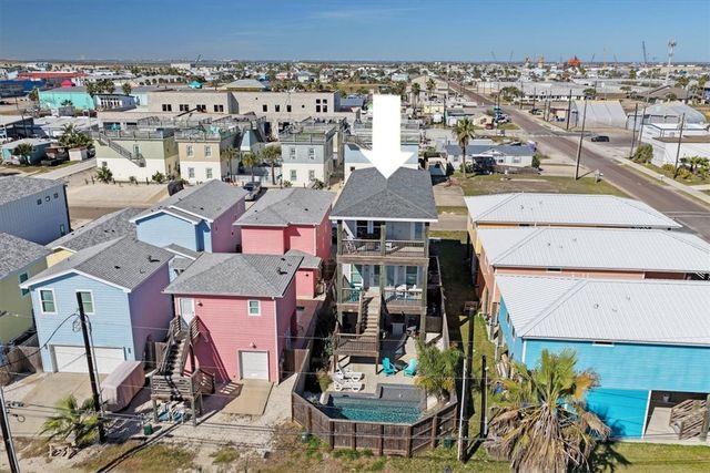 315 S 10th St, Port Aransas, TX 78373