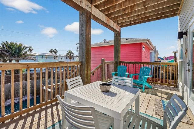 315 S 10th St, Port Aransas, TX 78373