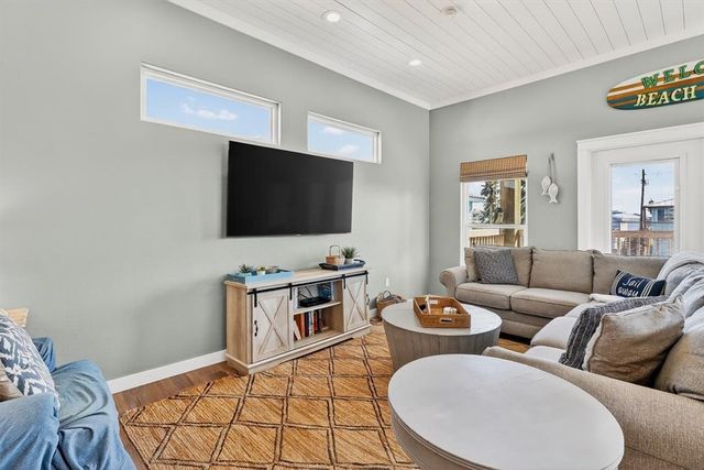 315 S 10th St, Port Aransas, TX 78373