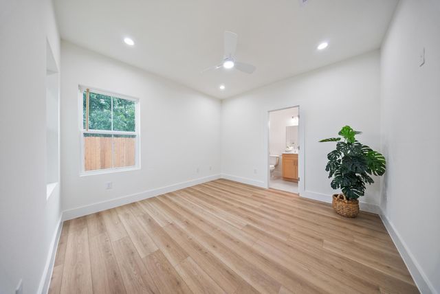 1106 Weiss Street, Houston, TX 77009