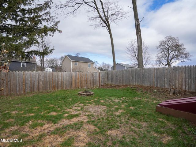 2073 Amsterdam Avenue, Rotterdam, NY 12303