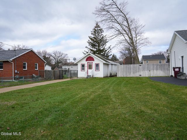 2073 Amsterdam Avenue, Rotterdam, NY 12303