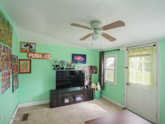2073 Amsterdam Avenue, Rotterdam, NY 12303