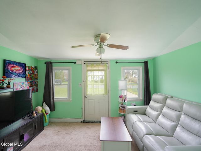 2073 Amsterdam Avenue, Rotterdam, NY 12303