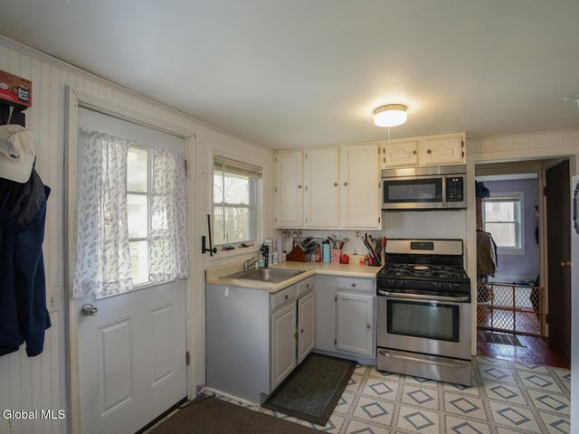 2073 Amsterdam Avenue, Rotterdam, NY 12303