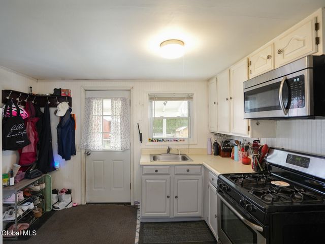 2073 Amsterdam Avenue, Rotterdam, NY 12303