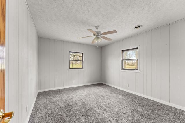 1199 S Diggins Main Street, Seymour, MO 65746